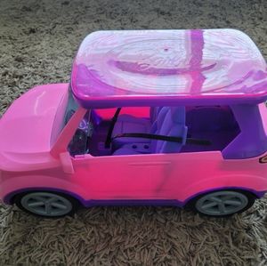 Like new convertible Barbie Suv